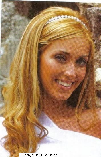 Cum ii sta mai bine? - eu zic ca cel maibine ii sta blonda - Anahi